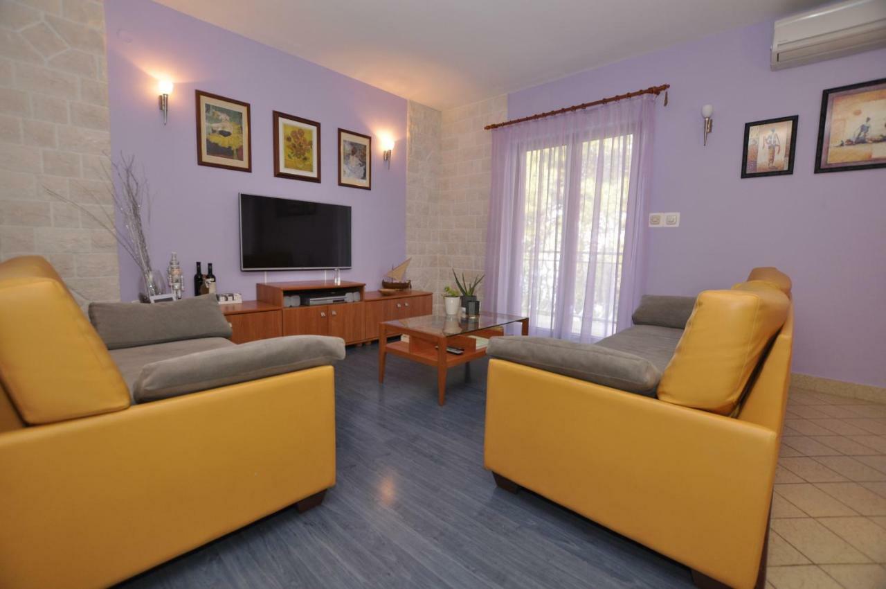 Apartment Toya Slatine Exterior foto